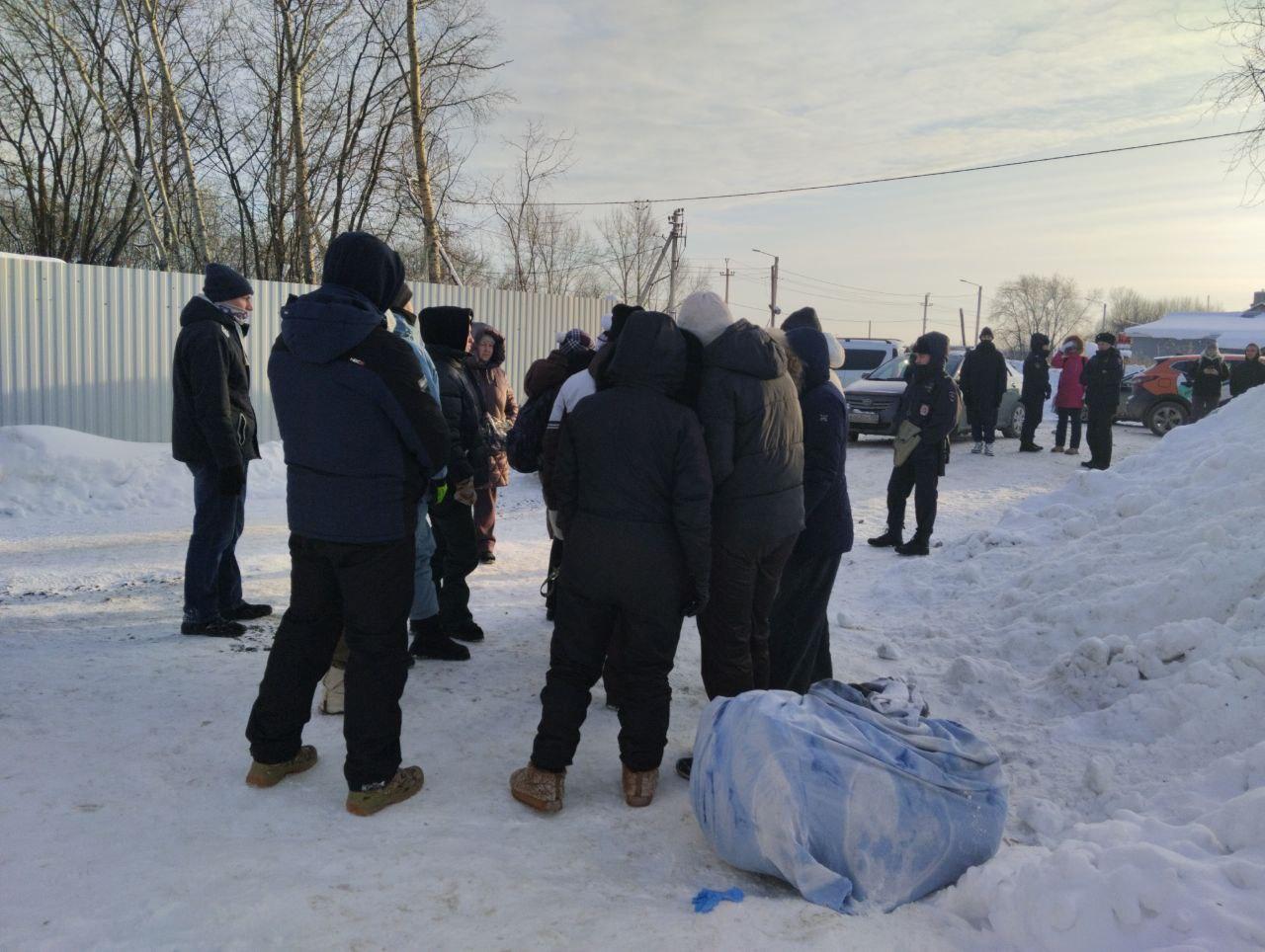 К «Антидохантеру» приехали волонтеры, прокуратура и ветинспекция: самых больных животных увезут в муниципальный приют