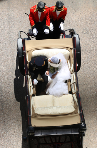 Фото №5 - Как был сделан самый известный свадебный снимок принца Гарри и Меган Маркл