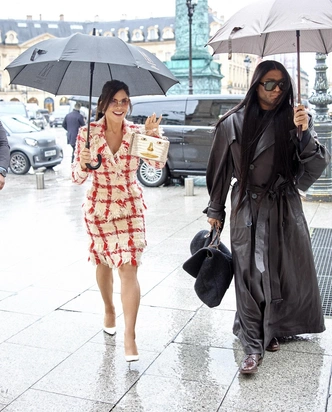 Как стилист Лоу Роуч убедил Лорен Санчес отказаться от декольте Как стилист Лоу Роуч убедил Лорен Санчес отказаться от декольте