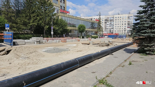 К «Дому Быта» со стороны Зорге подойти сложно, но можно | Источник: Дарья Никитченко / 45.RU