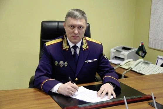 Денис Чернятьев начал свой трудовой путь в органах прокуратуры | Источник: Сhel.sledcom.ru