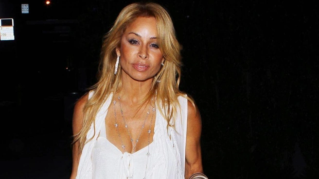 Faye Resnick утверждала в своих мемуарах, что Николь поцеловала её. | Источник: MEGA