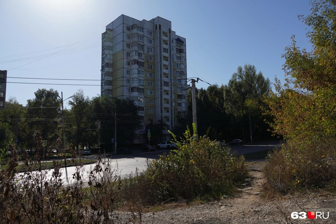 Выход из парка в сторону 15-го микрорайона | Источник: Алексей Ногинский / 63.RU