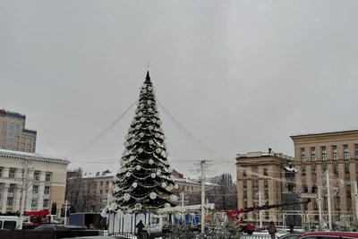 Площадь Ленина в Воронеже украшают к Новому году