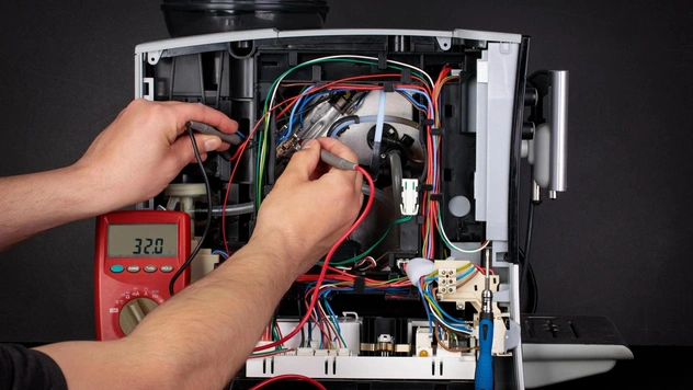 Эксперт показал, как правильно чистить кофемашину