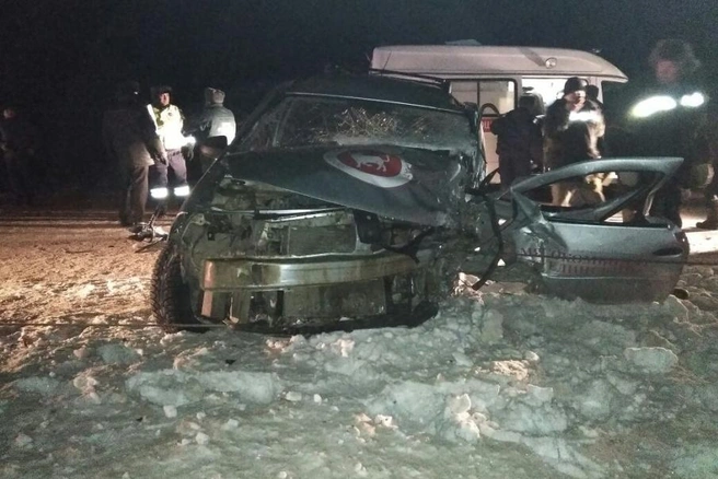 Водителей обоих автомобилей увезли в больницу | ufa1.ru