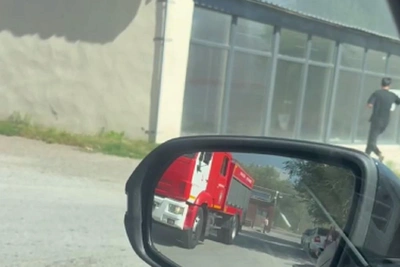 В Волгограде загорелся магазин «Светофор» — видео