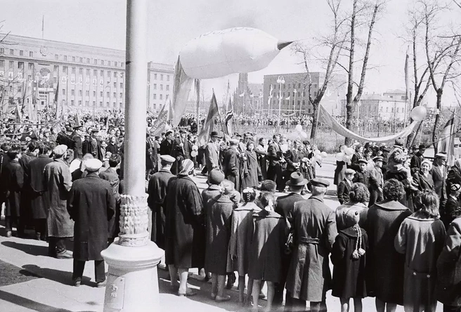 На демонстрациях в 60-е одной из центральных тем было покорение космоса | Источник: автор неизвестен / pastvu.com