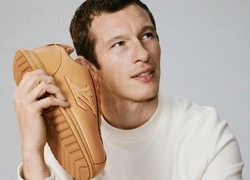 Каллум Тернер в новом кампейне Louis Vuitton, на съемках которого присутствовала Дуа Липа