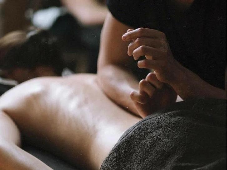 Идеальная осанка: как массаж поможет избавиться от сутулости