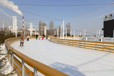 На Адмиралтейской площади в Воронеже открыли каток