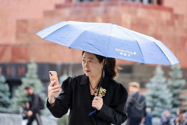 Интуристов оставили без связи. Что не так с ограничением роуминга для иностранных сим-карт | Источник: Олег Елков / ТАСС