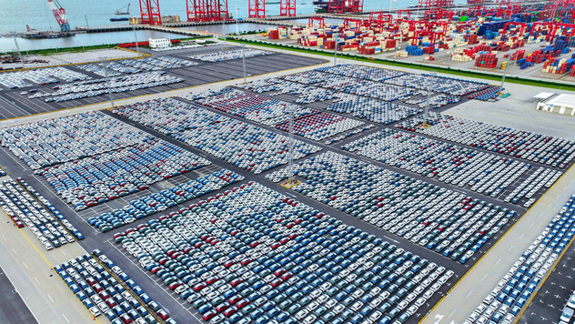 Это не кадры из фантастического фильма, а автомобильный порт в Китае
