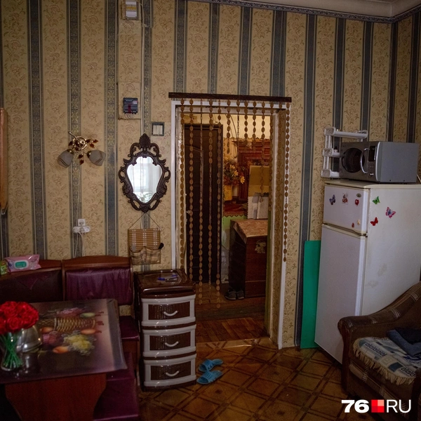Места в комнате мало, но брат с сестрой постарались уместить там все самое важное | Источник: Кирилл Поверинов / 76.RU