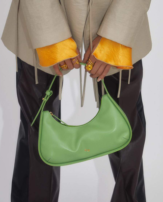 Фото №4 - Кожаный тренч, лавандовый костюм и много акцентных (и очень красивых!) сумок в новой коллекции Yuzefi