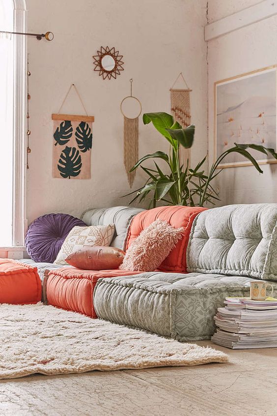 Чем заменить диван в гостиной: 5 идей и решений