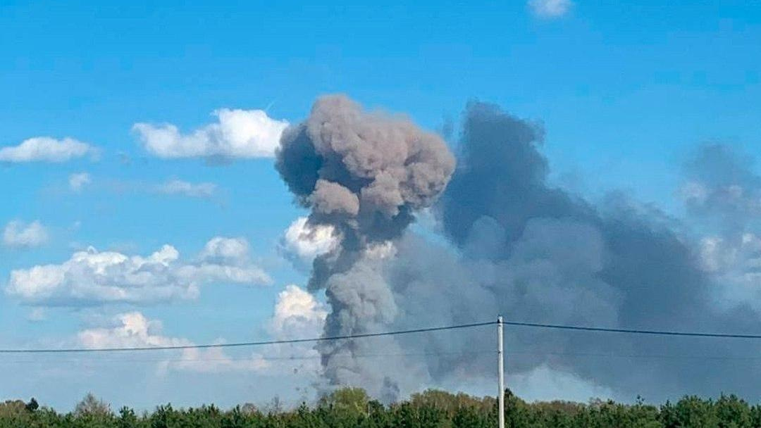 Во Владимирской области сдетонировал склад с боеприпасами. Жителей вывозят, всюду летают коптеры: видео