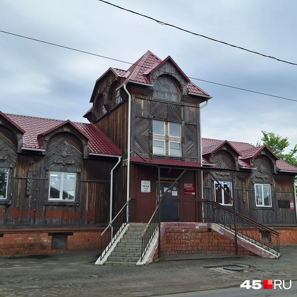 Самое красивое здание&nbsp;— библиотека имени Аркадия Гайдара | Источник: Александр Лисихин /45.ru