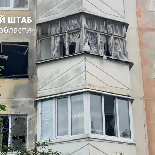 Вместо окна, в которое влетеле дрон, теперь чёрная дыра | Источник: Оперштаб Белгородской области / max.ru