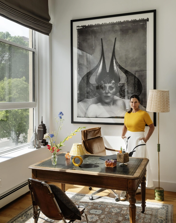 Дизайнер Кортни Новограц. Фото на стене, Diego Uchitel. Свет, Novogratz x Pooky. | Источник: Мэтью Уильямс. Стиль: Хиллари Робертсон