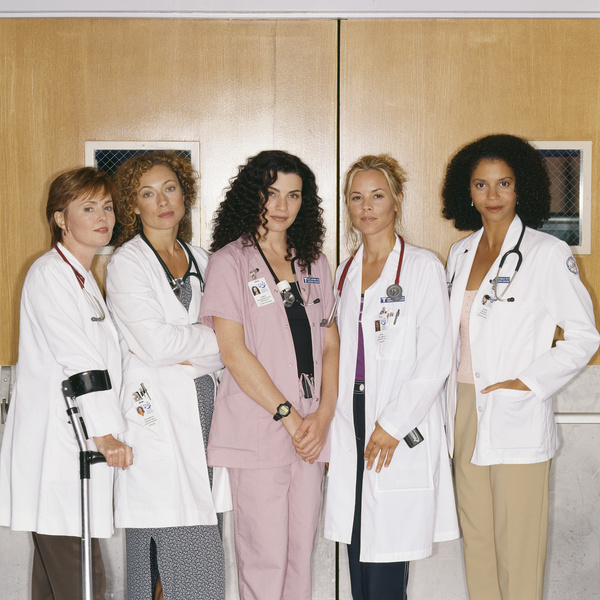 Фото №9 - Спасают себя и нас: вдохновляющие женщины-врачи из сериалов и их жизненные уроки