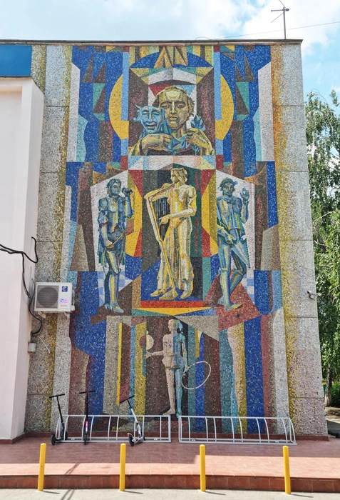 Часть мозаики, к сожалению, закрыта кондиционером | Источник: Алексей Угольников