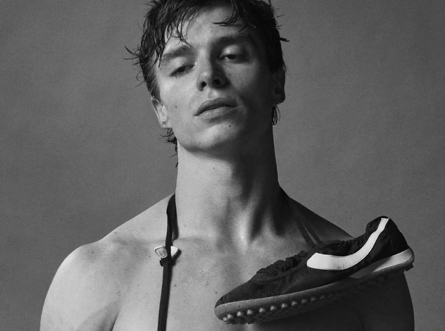 Николас Александр Чавес — звезда сериала о братьях Менендес — танцует в кампейне Nike и Jacquemus