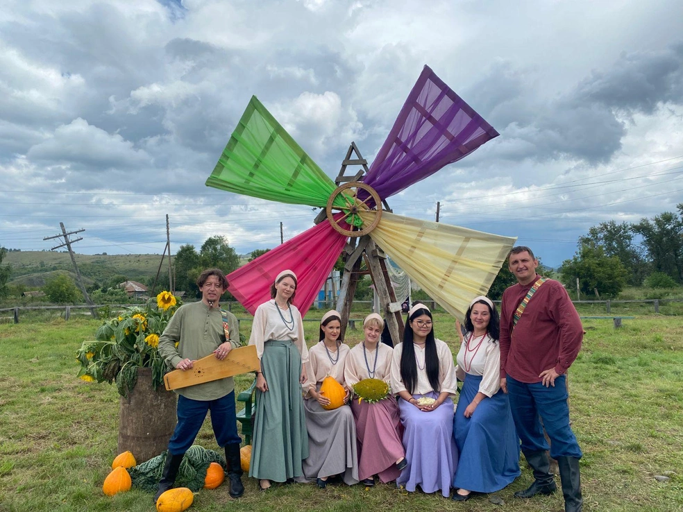 В селе героиня нашла себя в творчестве, а также встретила свою любовь | Источник: Евгений Валюс