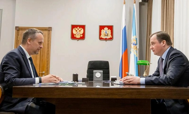 На рабочей встрече с Александром Цыбульским | Источник: Правительство Архангельской области / Александра Конычева