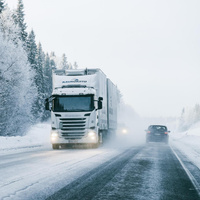 Внезапный снегопад на северо-западе России: что происходит на трассе Москва–Питер
