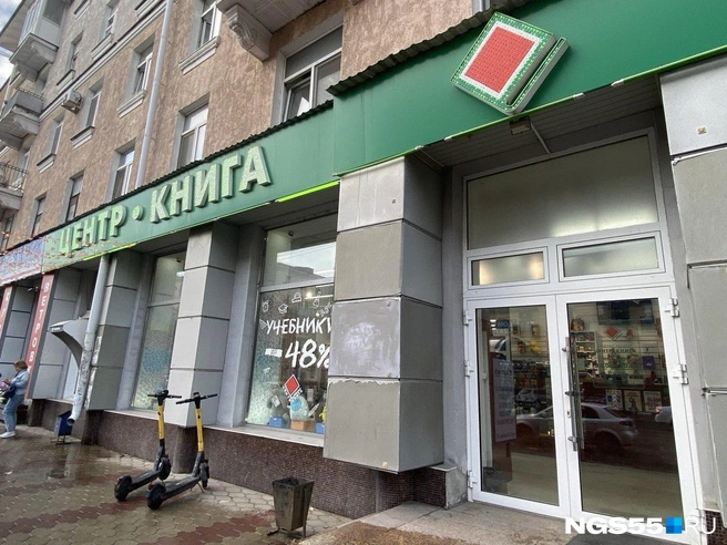 Многие люди закупаются только в интернет-магазинах | Источник: Тамара Башаева / NGS55.RU