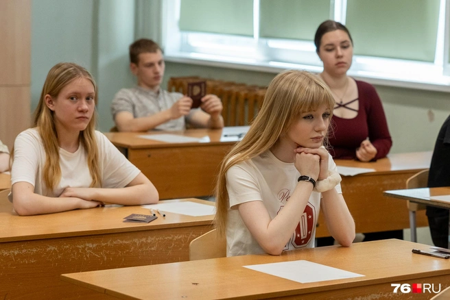 Находясь в кабинете, школьники выглядят более сосредоточенными | Источник: Александр Куренной / 76.RU