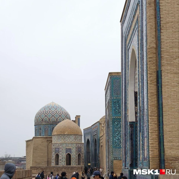 Путешественники задерживаются у каждой арки, разглядывая мозаики | Источник: Екатерина Рябчук / MSK1.RU