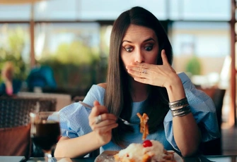 Вчера — пирожное, сегодня — соленый огурец: о чем говорит смена вкусовых предпочтений