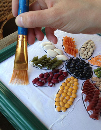 Крашеные макароны и рис
