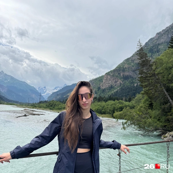 Река Теберда: вода здесь бирюзовая и ледяная, умыться — уже приключение | Источник: Габриелла Захарова / 26.RU