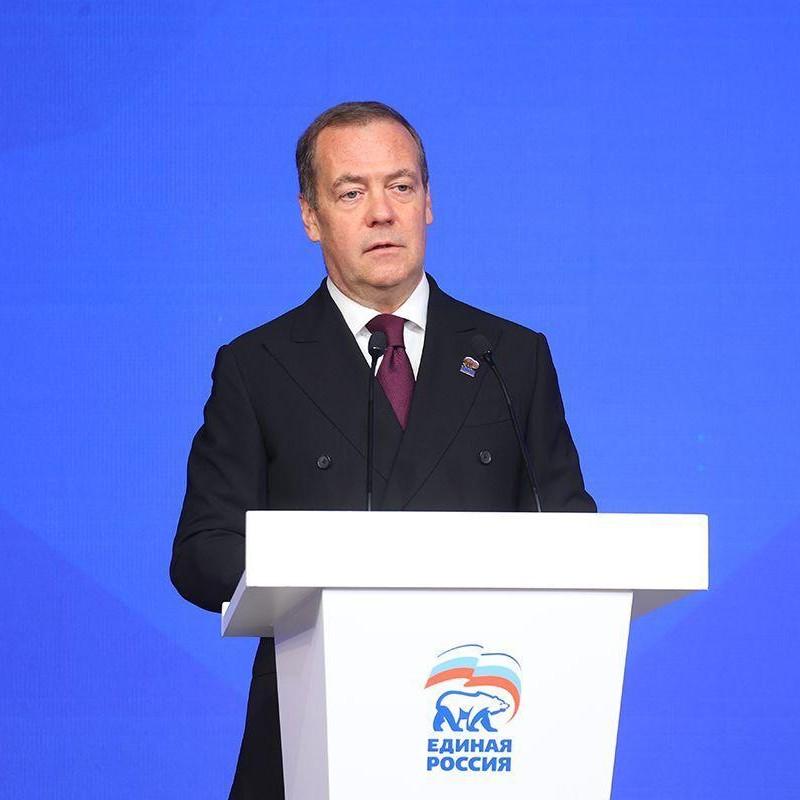 <p>Дмитрий Медведев</p>
