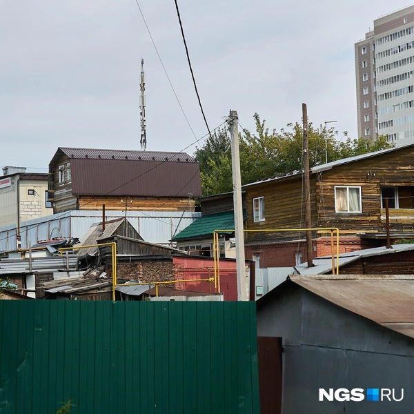 Одна из сложностей местности&nbsp;— перепады высот. Чем дальше от улицы Кирова, тем ниже расположены участки | Источник: Александр Ощепков / NGS.RU