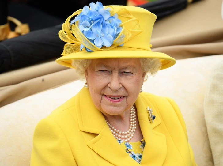 Делайте ставки, господа: шляпки Королевы на Royal Ascot