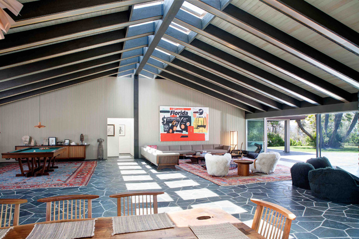Фронтмен Maroon 5 Адам Левин продает два роскошных дома в Лос-Анжелесе фото [4]