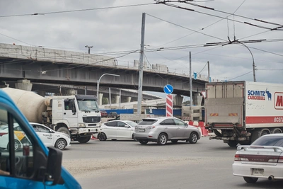 «Нужно выезжать в 5 утра»: на площади Труда убирают рельсы