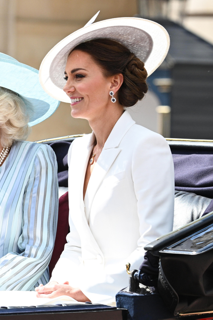Не сговариваясь: как Кейт Миддлтон и Меган Маркл почтили принцессу Диану на параде в честь Елизаветы II?