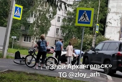 Пострадавшего на дороге в Архангельске увезли на скорой