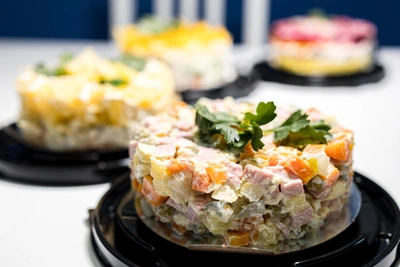 Новогодние рецепты: оливье с хреном от шеф-повара