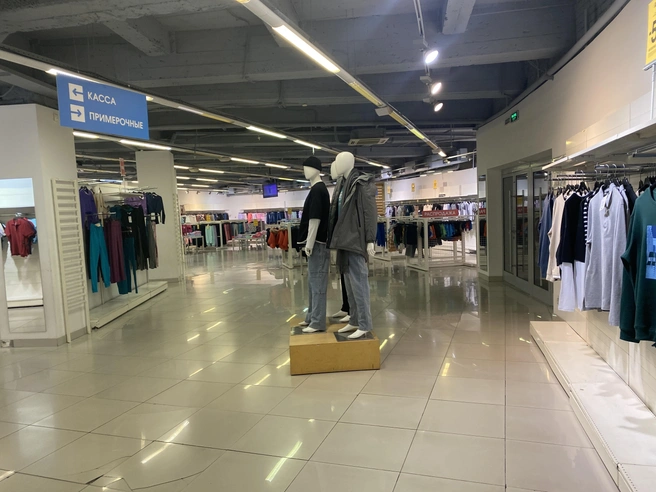 Действующая точка сети Modis на площади Маркса | Источник: Стас Соколов / NGS.RU