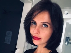 «Чуть не померла»: Мирослава Карпович в шоке от подарка Павла Прилучного в честь ее дня рождения