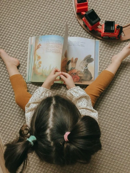 Токийские сокровища, винтажные автомобили и приключения хромой утки: 5 книжных новинок июля для детей | parents.ru