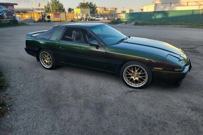 Зеленая Toyota Supra 1989 года в Артеме