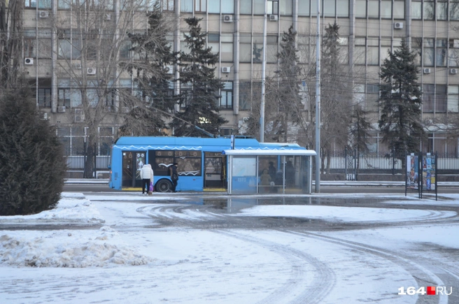 Горожане проснулись и поехали по своим делам | Источник: Сергей Петунин / 164.RU