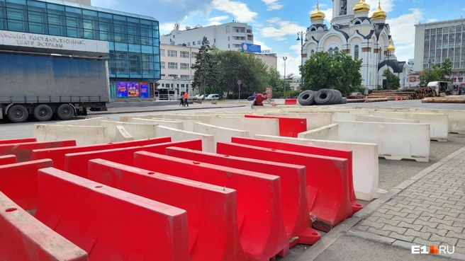 Движение в центре по двум улицам закрыли утром 6 июня | Источник: Александр Ашбель / E1.RU